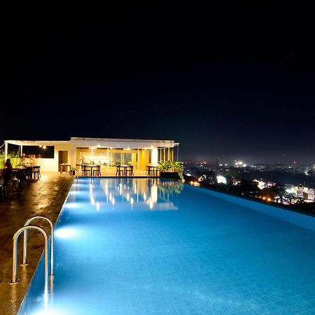 Student Park Hotel Джокьякарта Экстерьер фото