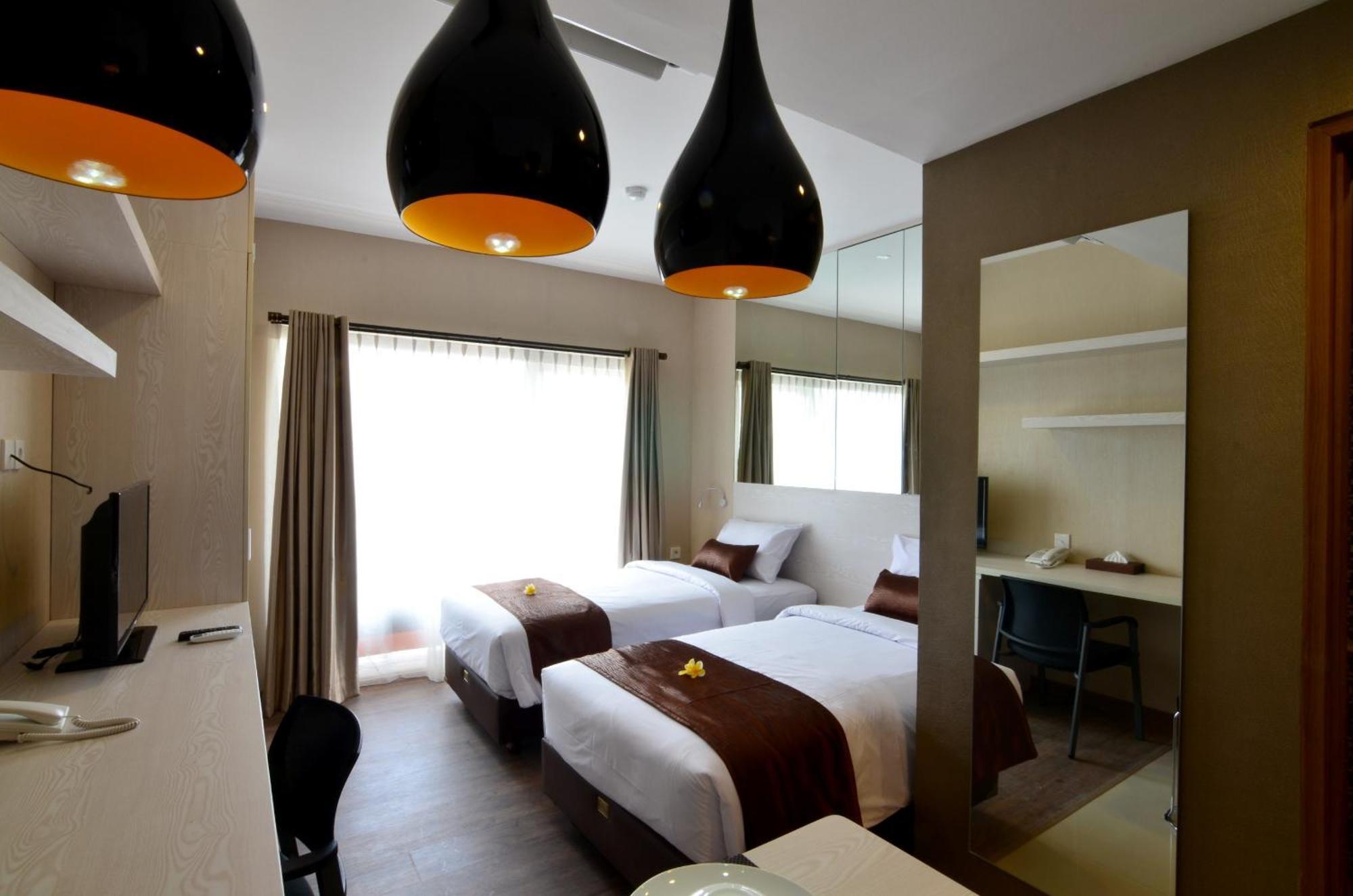 Student Park Hotel Джокьякарта Экстерьер фото