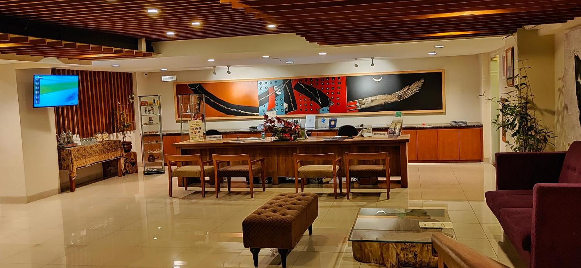 Student Park Hotel Джокьякарта Экстерьер фото