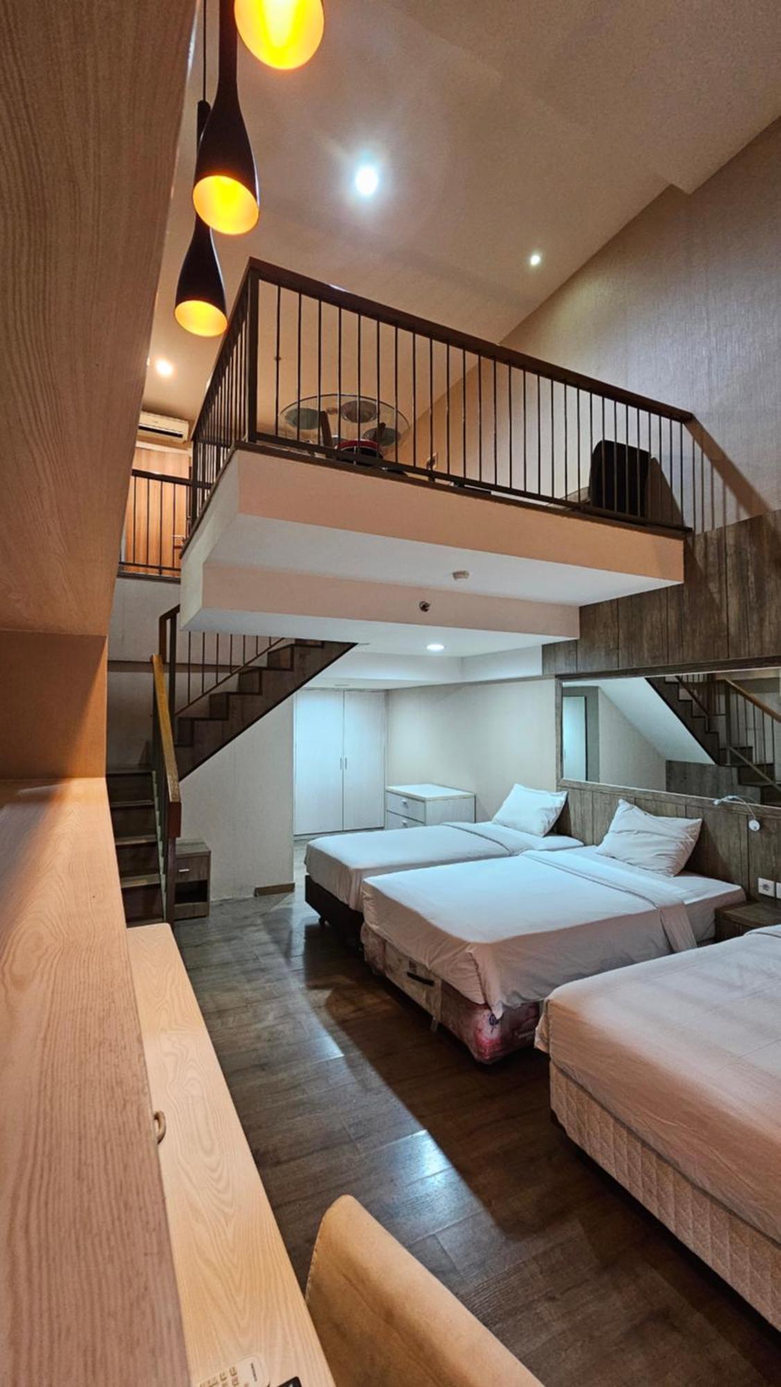 Student Park Hotel Джокьякарта Экстерьер фото