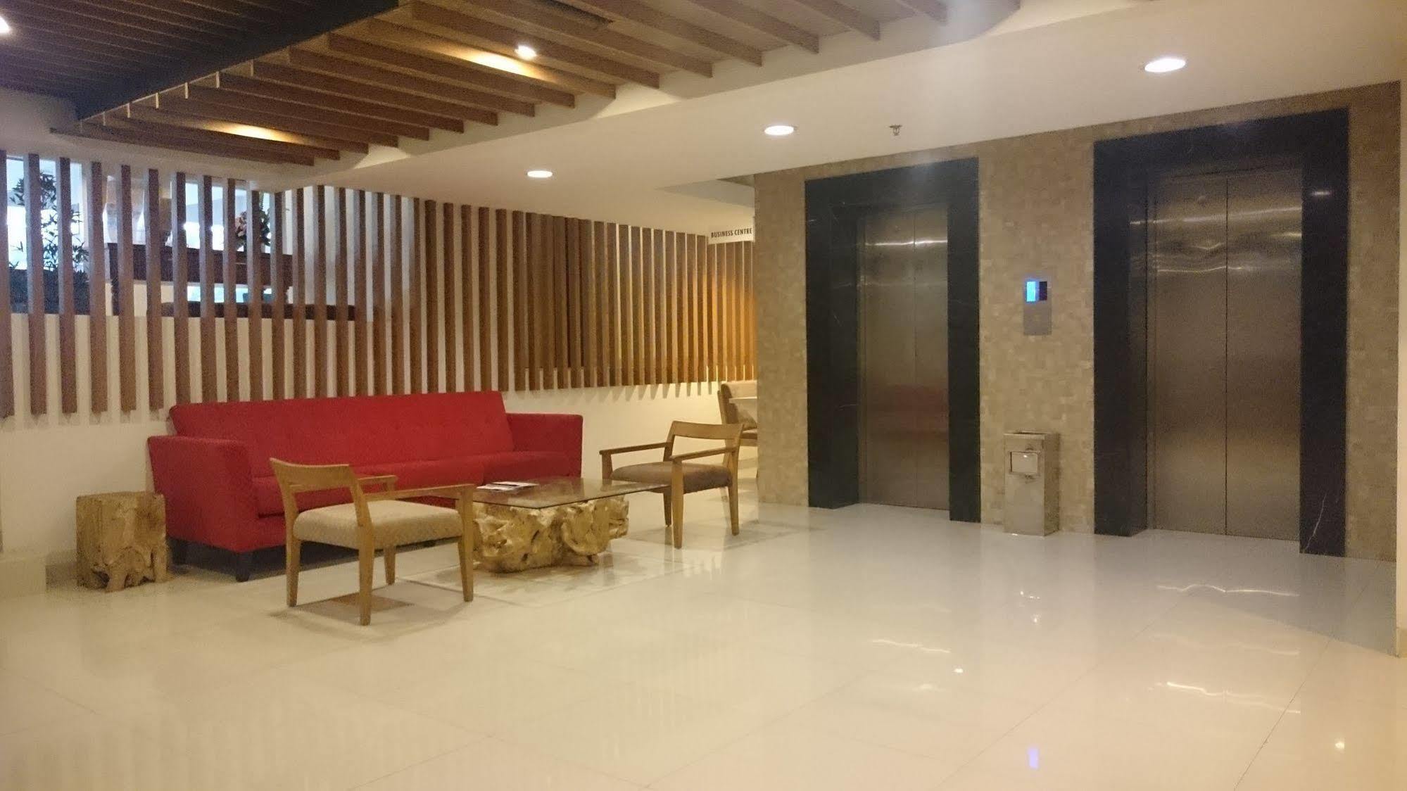 Student Park Hotel Джокьякарта Экстерьер фото