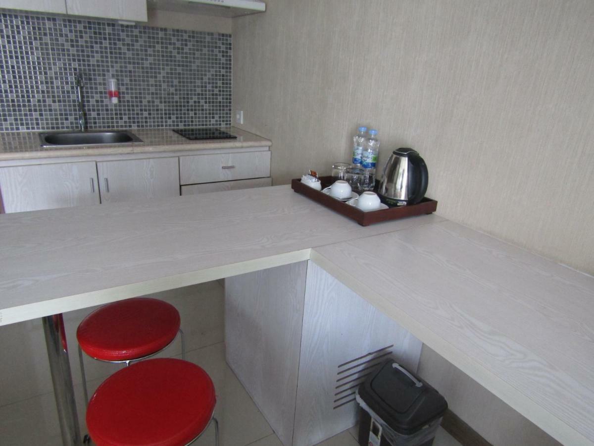 Student Park Hotel Джокьякарта Экстерьер фото